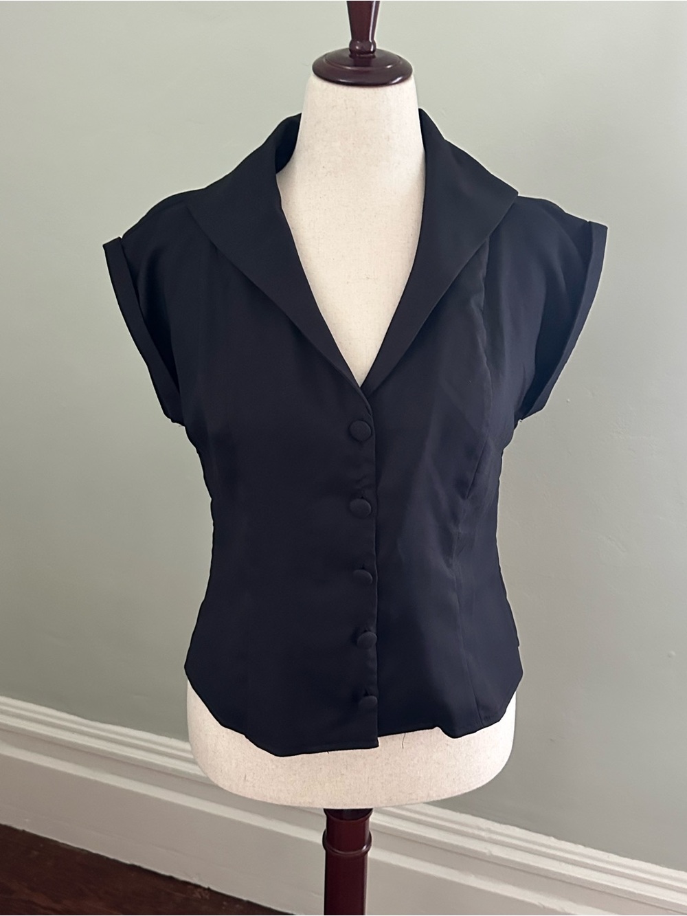 Dancing Days by Banned Apparel Black Cap-Sleeve Button-Front Blouse